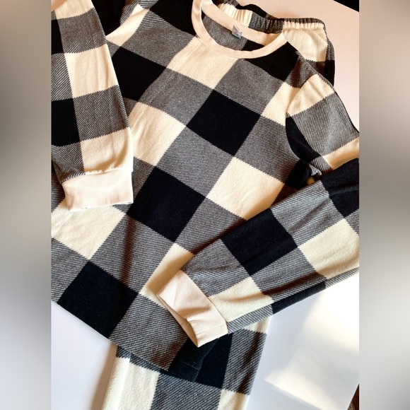Old Navy Black and Cream Buffalo Check Cold Weather Pajama Set, Large Tall - Picture 2 of 8